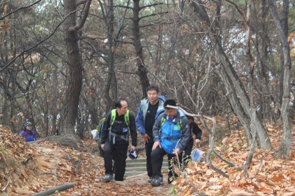 최종복회장과...이재만감사님..글구..코효전 전무님.jpg
